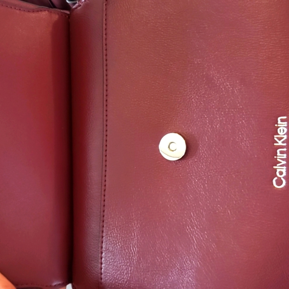 Calvin Klein Bella Adjustable Crossbody - Picture 6 of 17